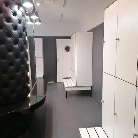Hanza Tower Apartment-basen * シュチェチン