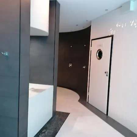 Hanza Tower Apartment-basen アパート シュチェチン
