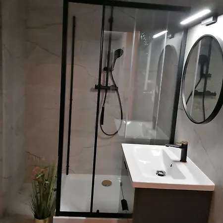 Appartement Hanza Tower Apartment-basen