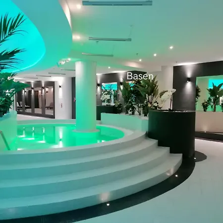 Hanza Tower Apartment-basen 公寓 *