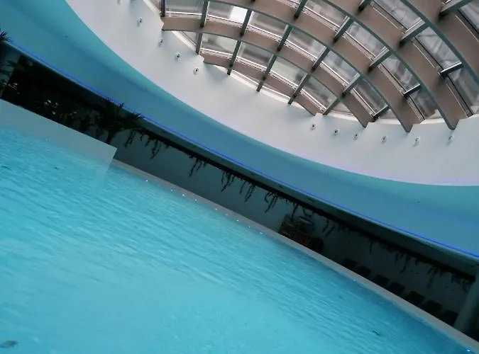 Hanza Tower Apartment-basen