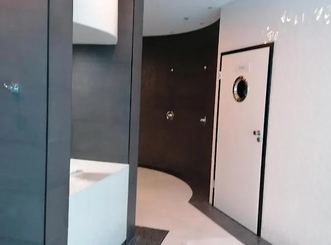 Hanza Tower Apartment-basen 公寓 什切青