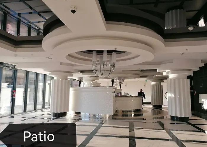 Hanza Tower Apartment-basen 公寓 什切青